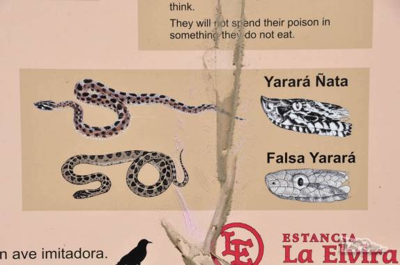 Placa informativa em trilha na Península Valdés, no litoral da  patagônia argentina